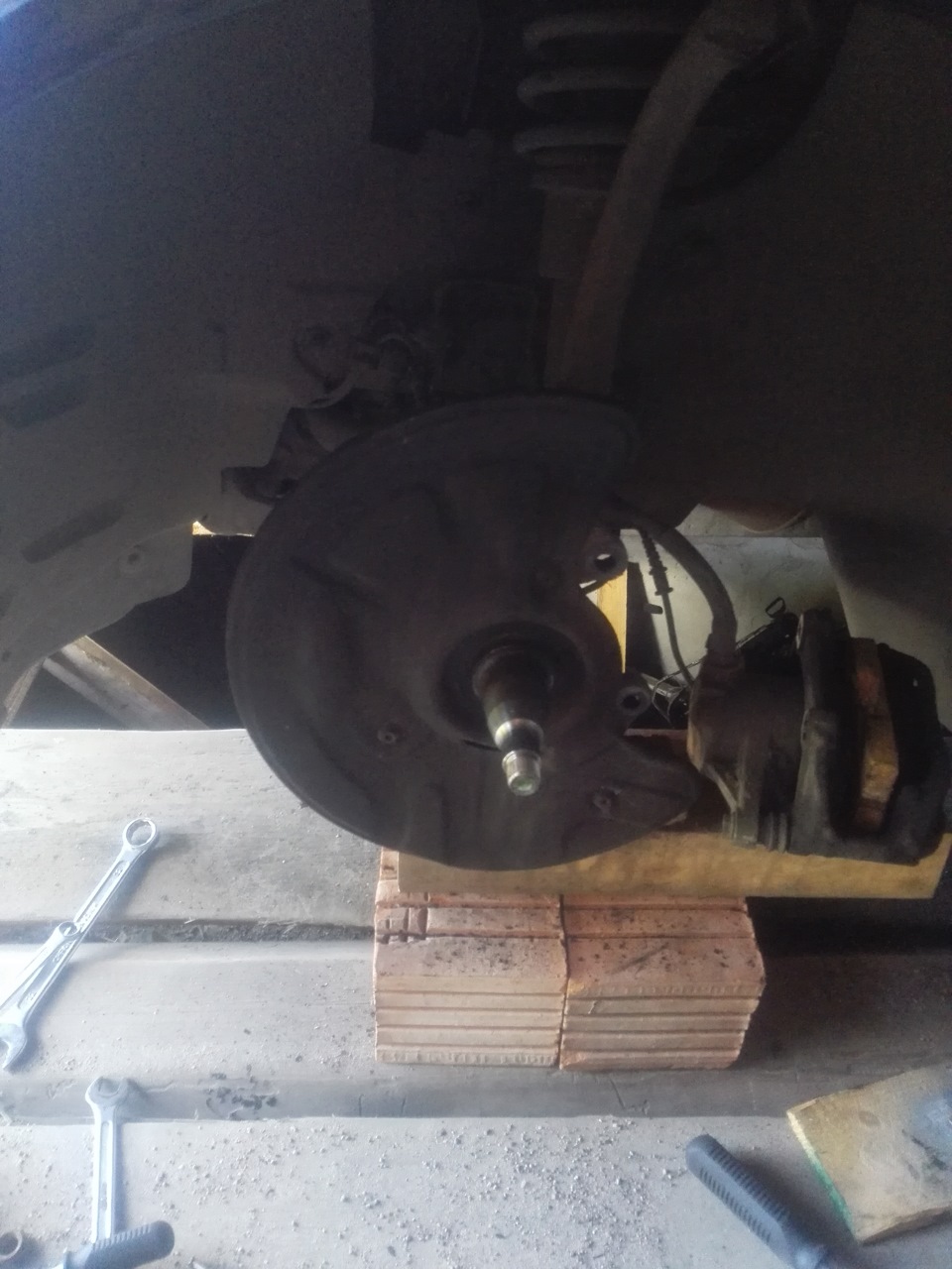 Замены рулевых наконечников и подшипников — Mercedes-Benz E-class (W211 ...