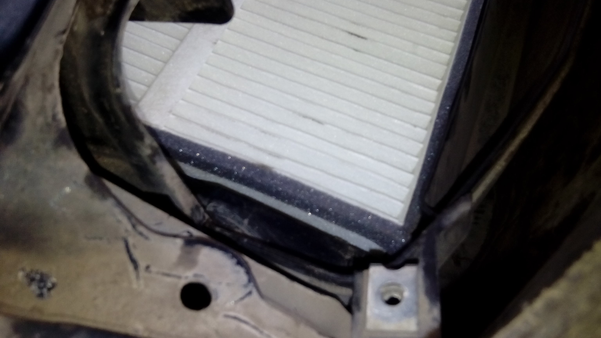 Перекашивает стекло при подъеме ваз 2110. Потеет стекло в приоре. Глазки на лобовое стекло приора изнутри. Потеет стекло в приоре. Датчик запотевания стекла.