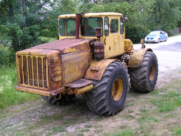 Фото трактора к 700