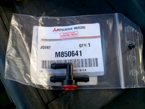 M850641 Тройник омывателя лобового стекла Mitsubishi | Запчасти на DRIVE2