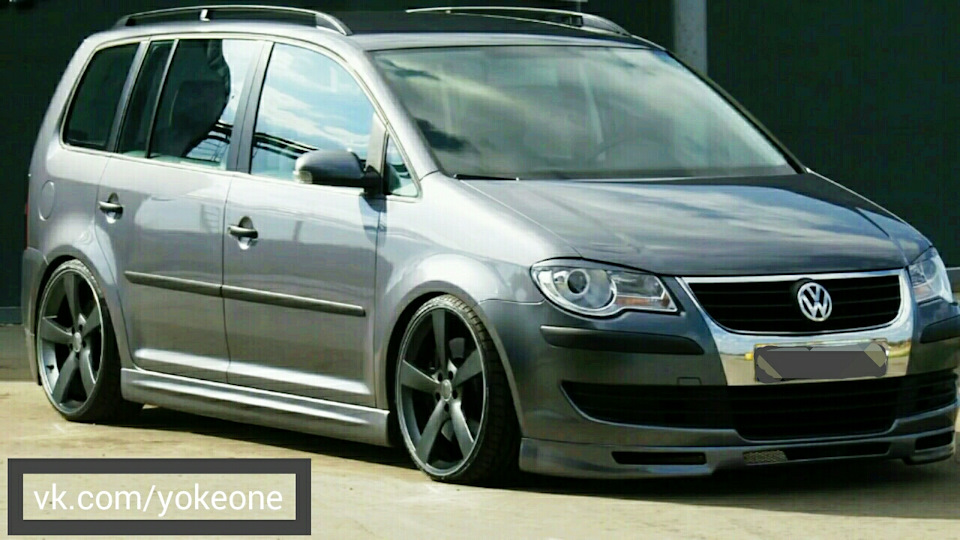 Vw touran 3 tuning. Обвес на фольксваген туран 2011. Touran 1t1 стайлинг. Туран 2004. Тюнинг фольксваген туран.