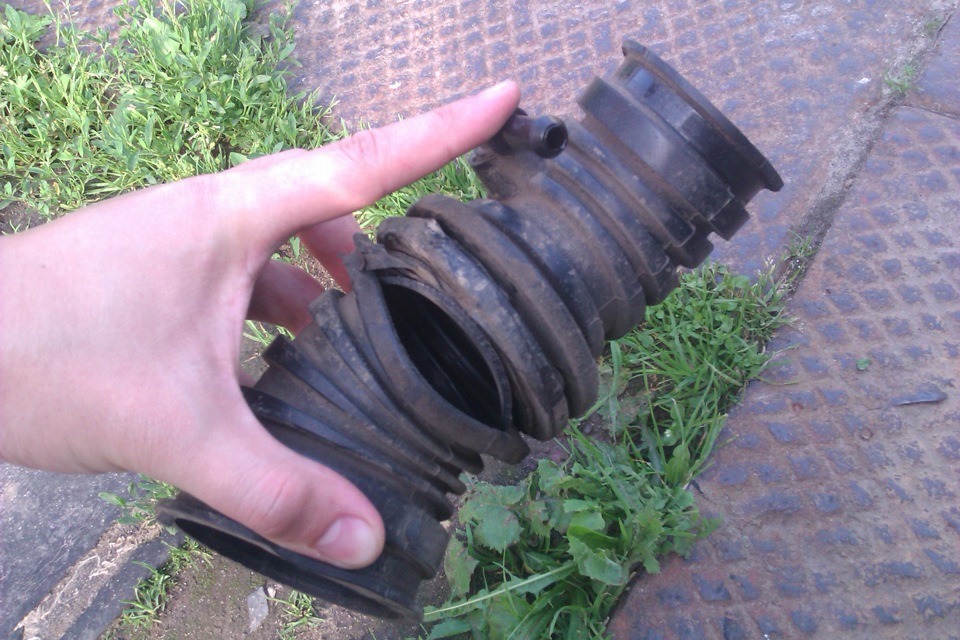 Замена потрепанного патрубка воздуховода — Chevrolet Lacetti Sedan, 1,4 ...