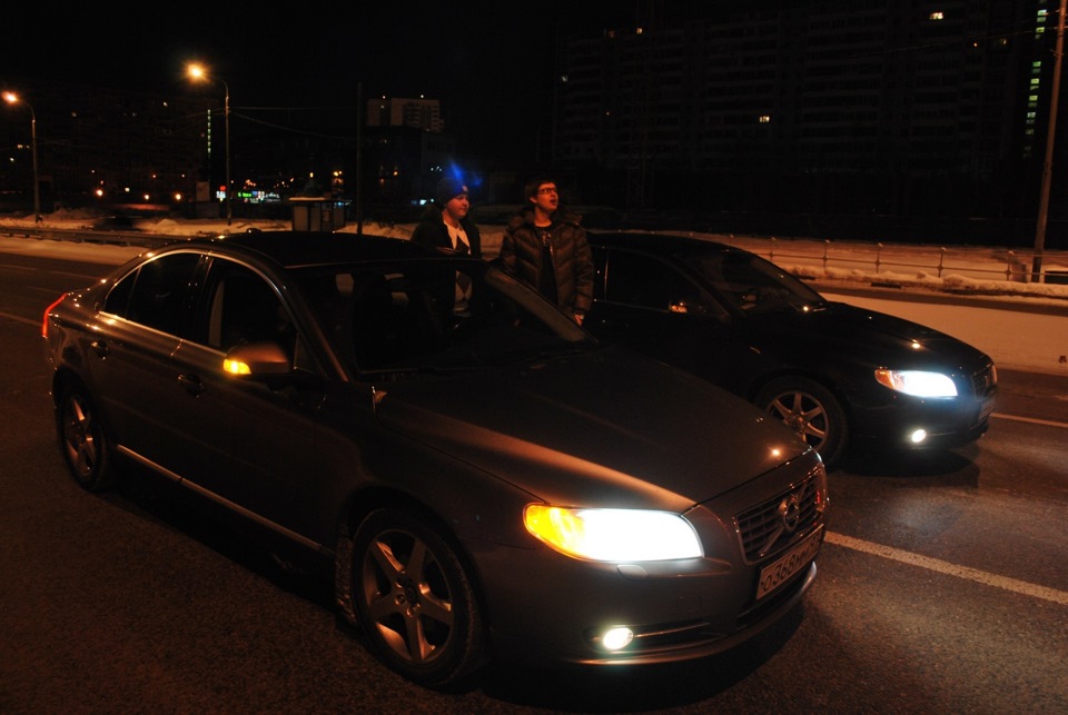 Друзья бмв. Машины bmw в ряд. Встреча 2 машин. Приора сходка. Ладу друзей.