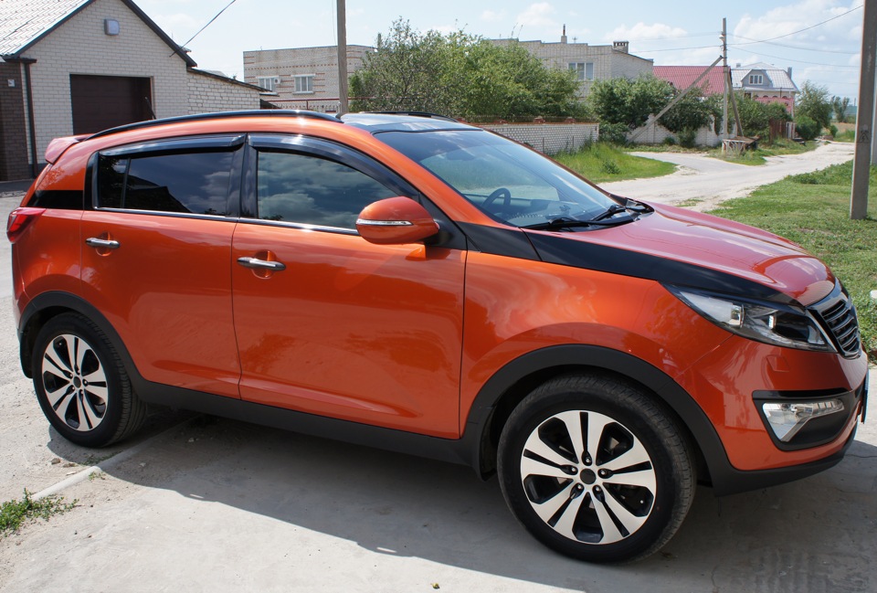 Kia Sportage оранжевая 2012