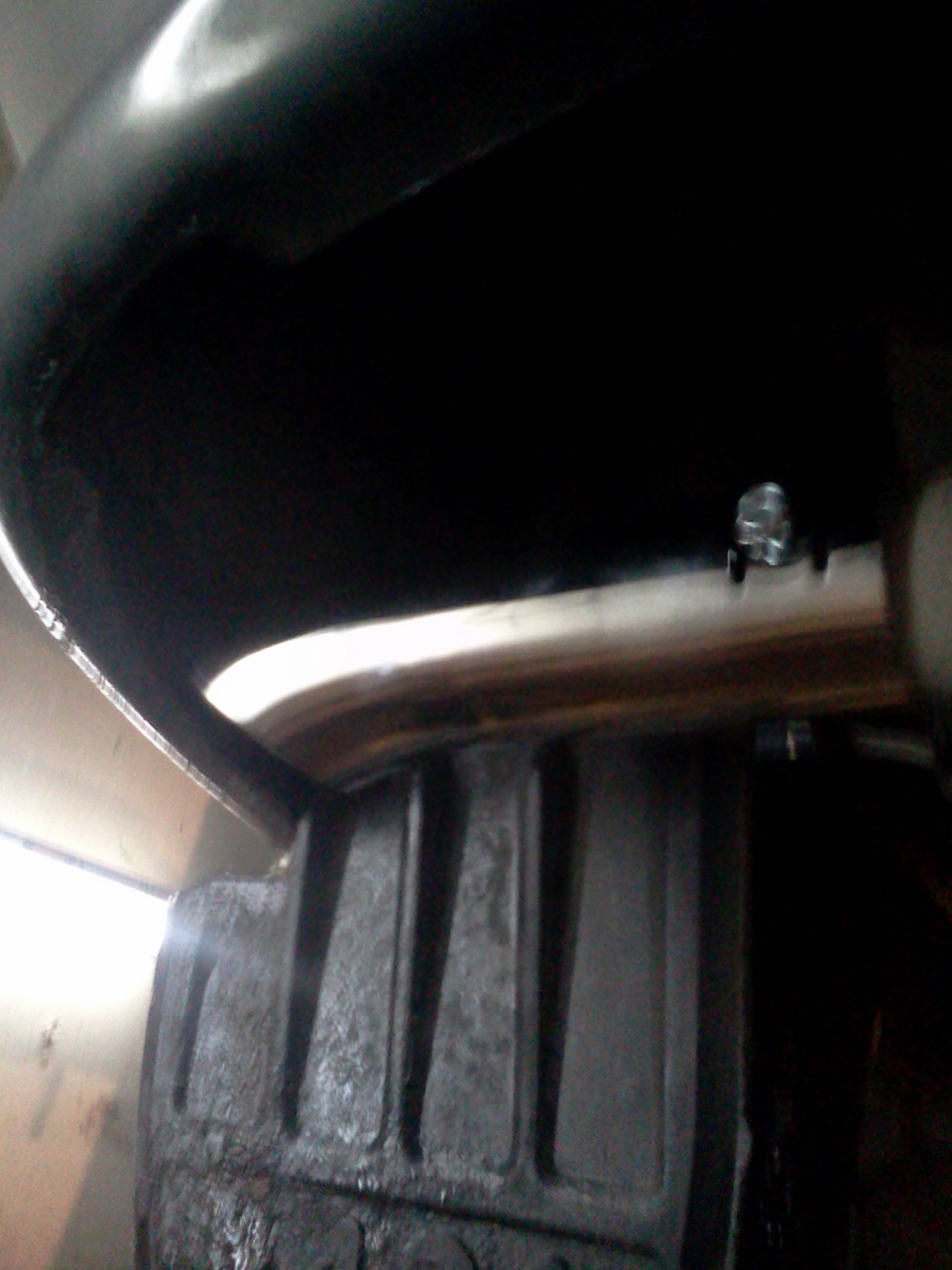 Нашел откуда влага под водительским ковриком. — LADA 2113, 1,5 л., 2006 ...