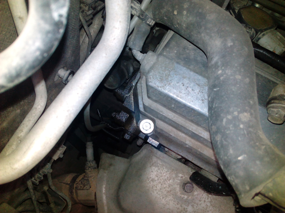 Все равно потеет в районе клапанной крышки — Mitsubishi Pajero (4G), 3 ...