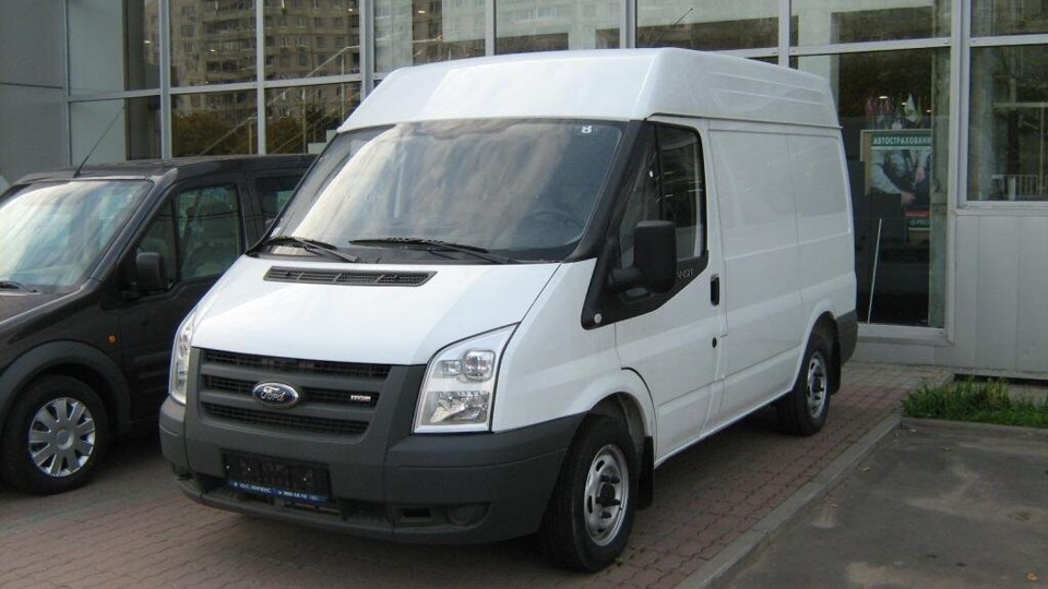 Ford Transit белый сбоку