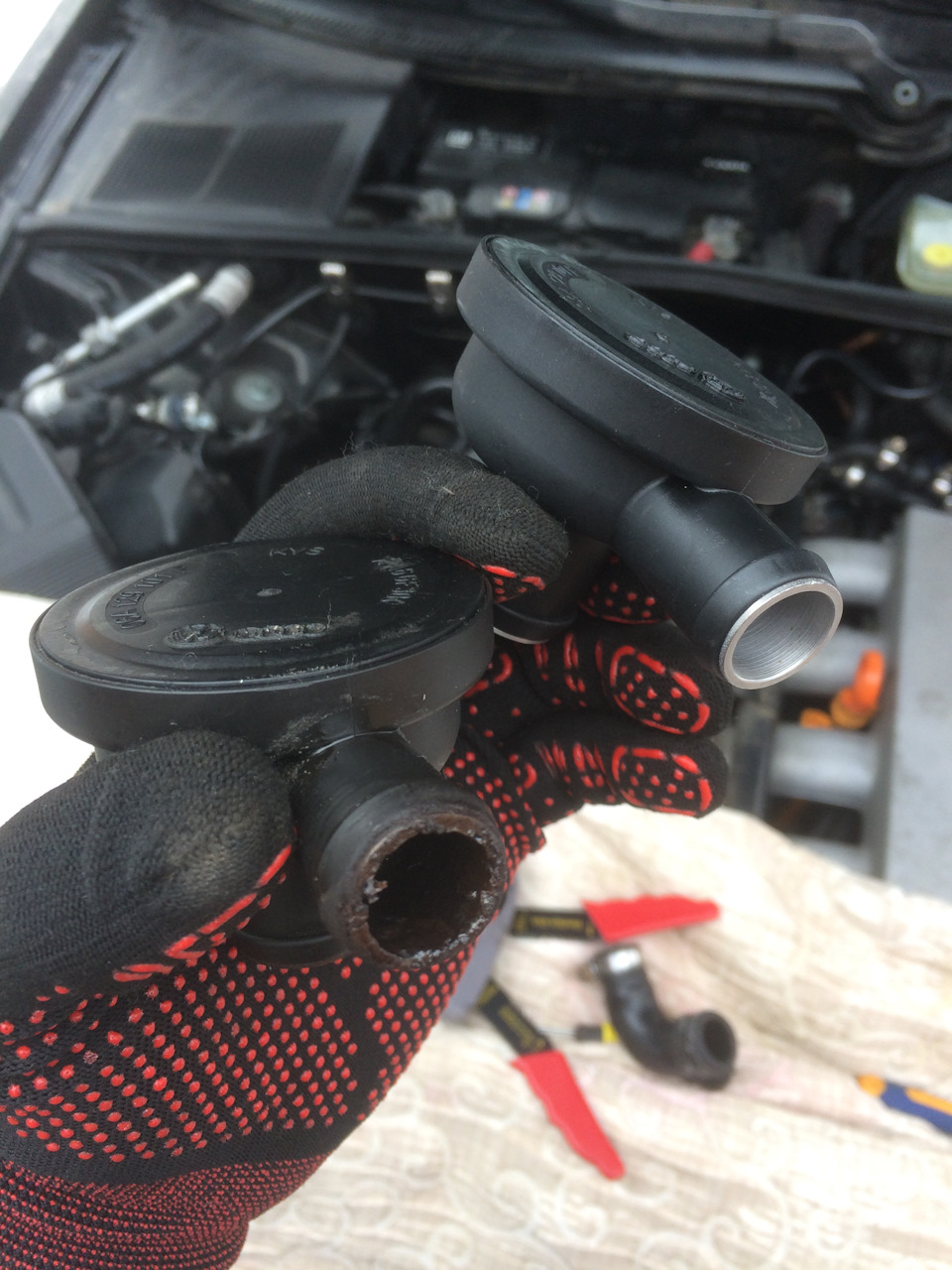 Замена редукционного клапана и свечей — Audi A4 (B6), 1,8 л, 2004 года ...