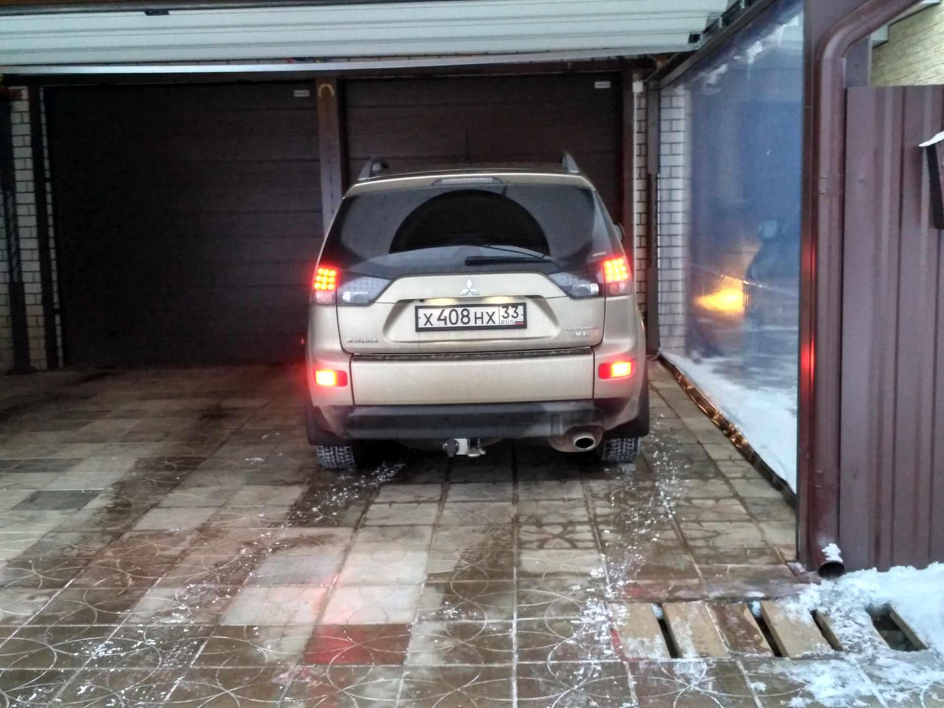 митсубиси аутлендер задний ход