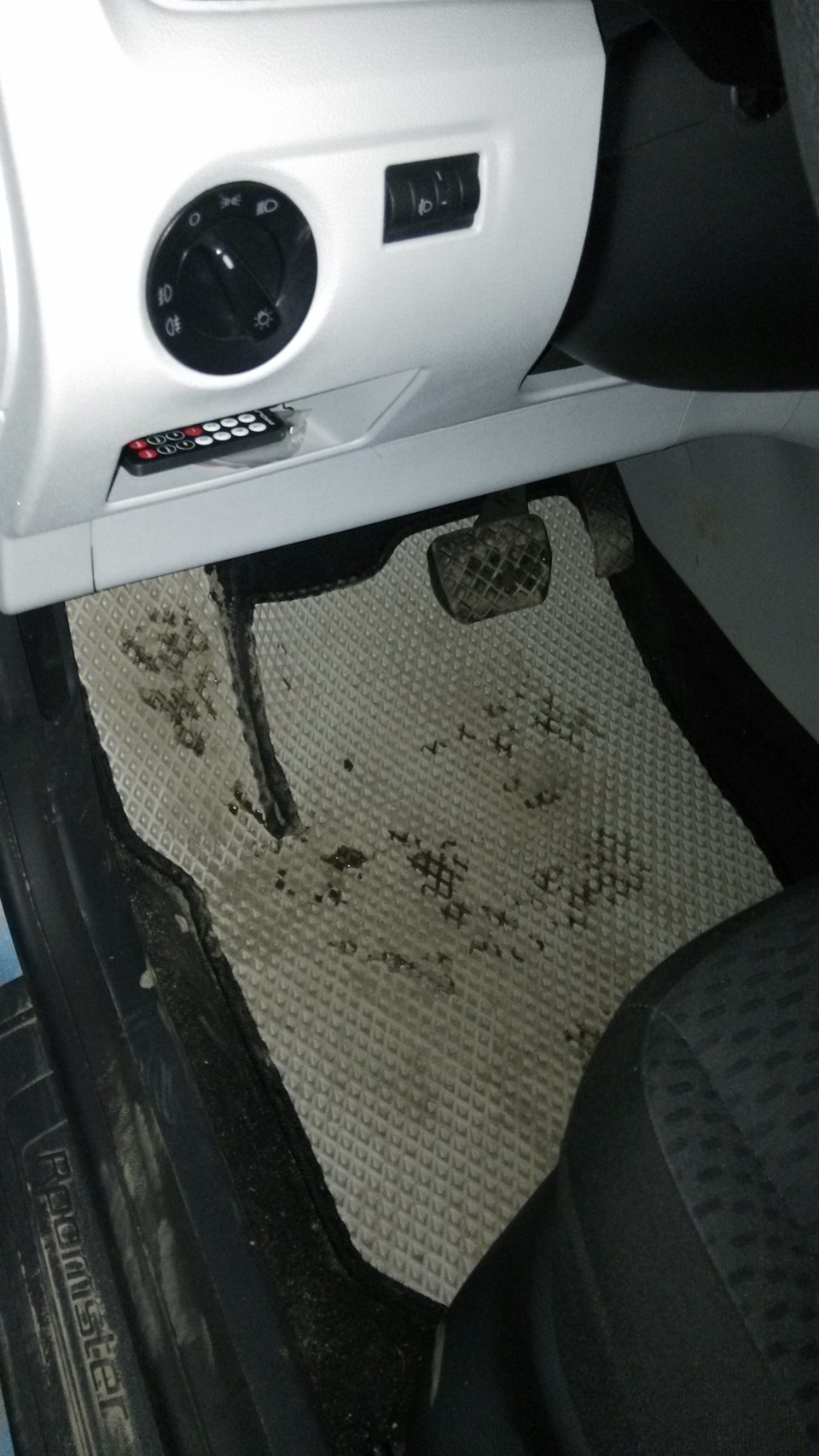 Коврики Eva — Skoda Roomster, 1,6 л, 2013 года | аксессуары | DRIVE2