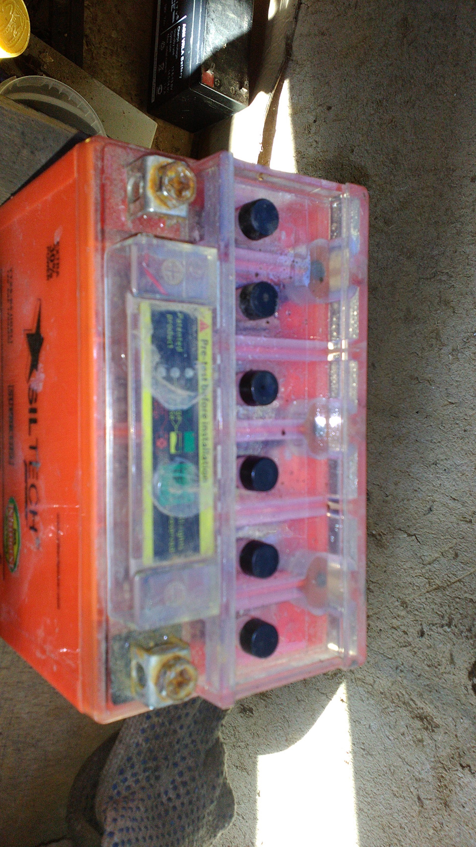 Восстановление гелевых аккумуляторов. Переделка клемм аккумулятора из ибп для мопеда. Аккумулятор 18033. Можно восстановить гелевый аккумулятор. Гелевый акб восстановление.