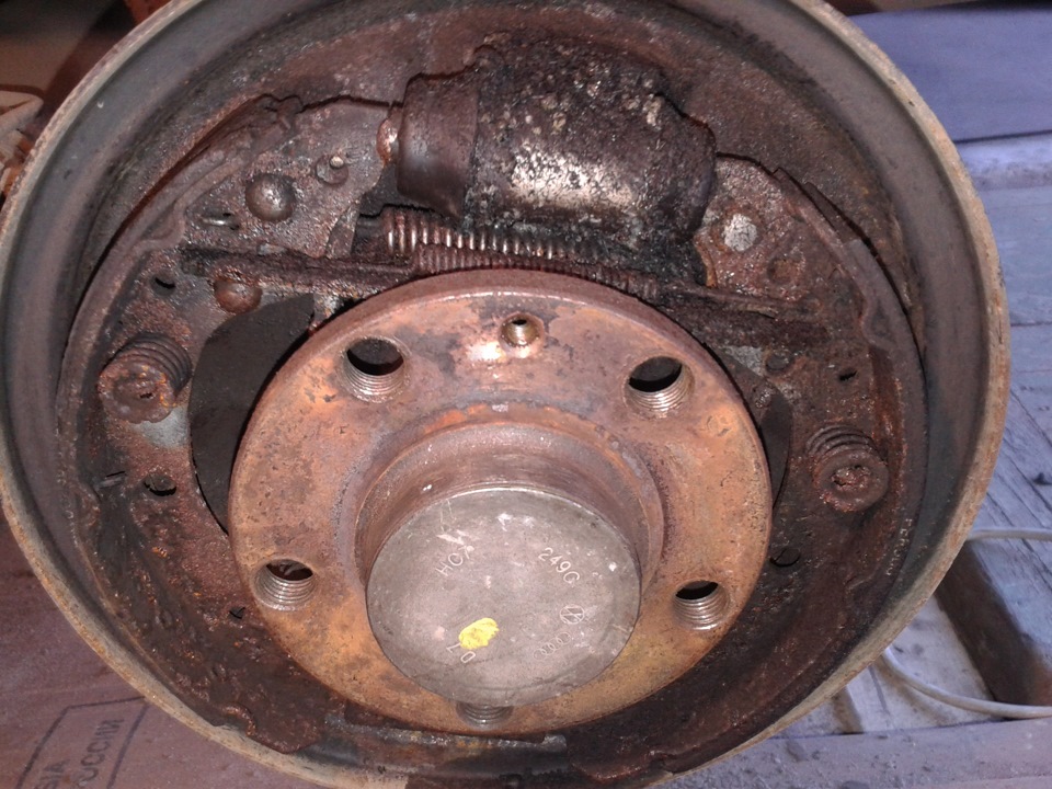 Решил поменять задние колодки — DRIVE2