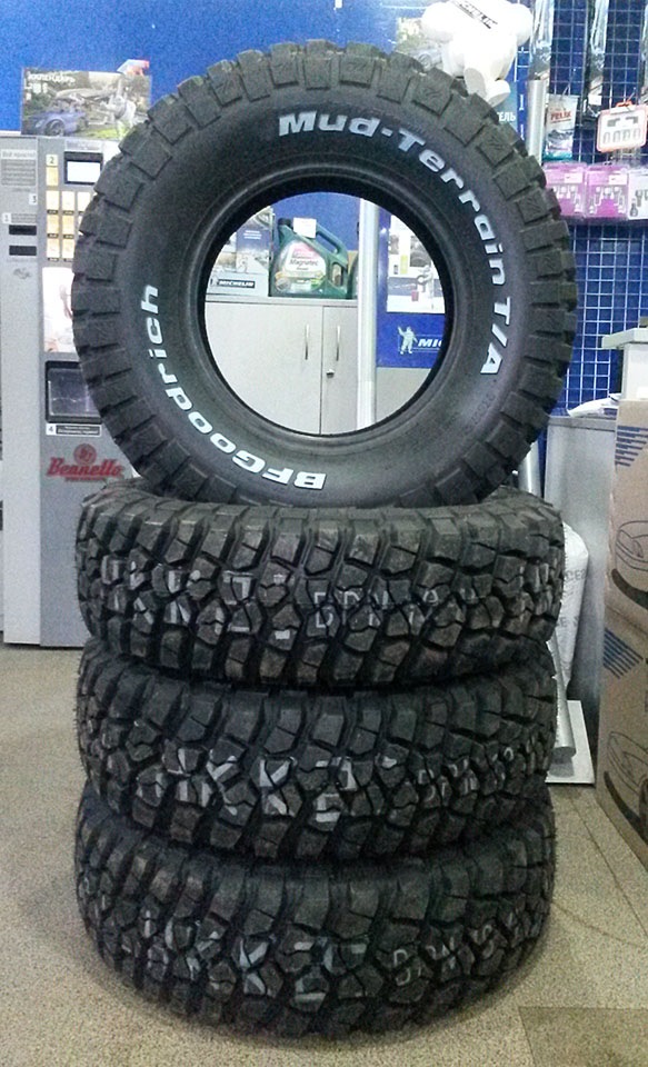 Гудрич 235 75 r15 на ниву. a083b3as 960. Гудрич 235 75 r15 на ниву фото. Гудрич 235 75 r15 на ниву-a083b3as 960. картинка Гудрич 235 75 r15 на ниву. картинка a083b3as 960. Шниву я покупал с салона в декабре 2013 года и в этот же день переобулся на зимнюю резину. И впереди у меня было целых аж 3 месяца, чтобы выбрать грязевую резину.