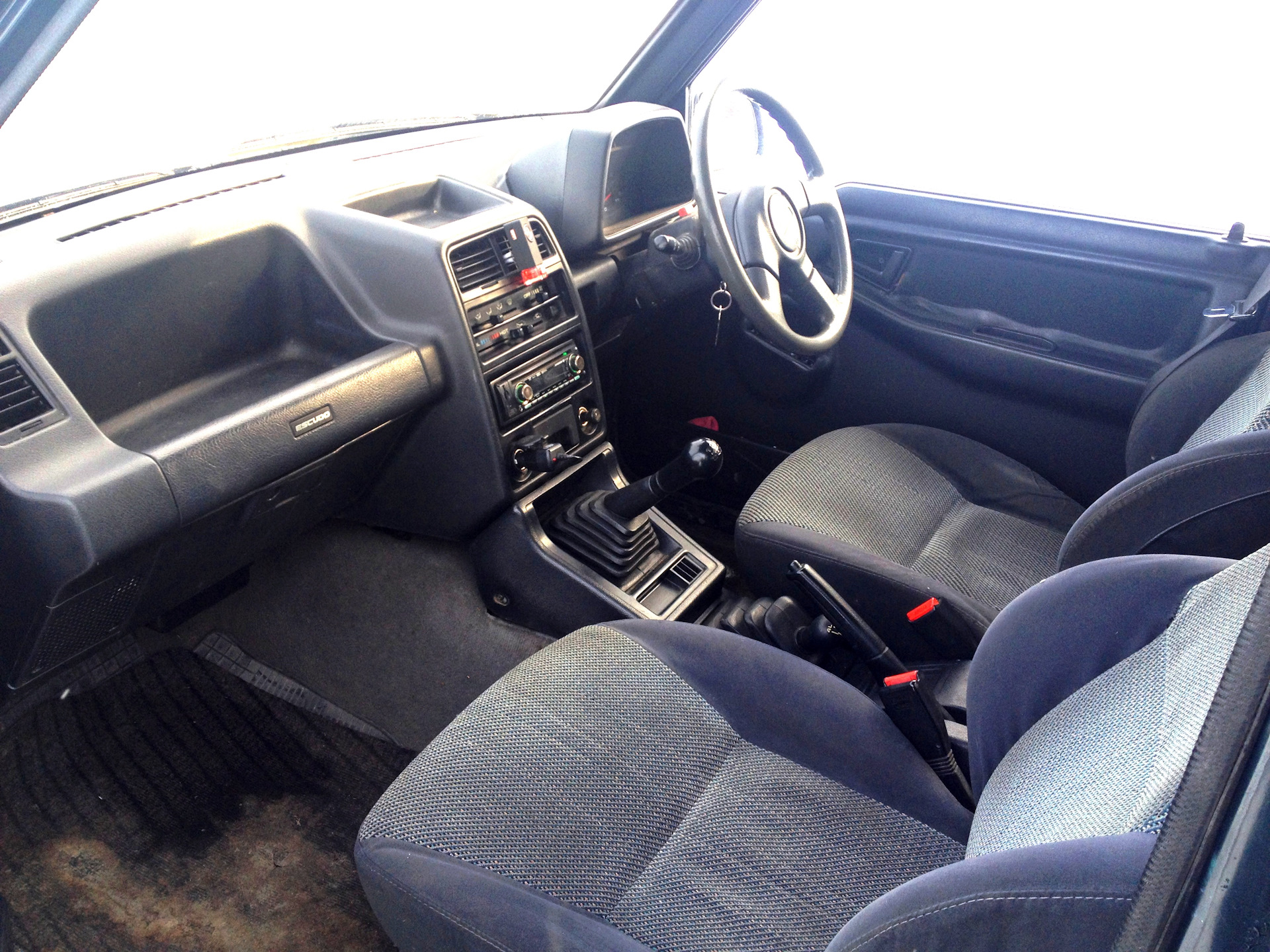 Сузуки эскудо td01w. Suzuki Escudo 1994 салон. Сузуки эскудо 1993 салон. Suzuki Escudo 1994 интерьер. Салон Сузуки эскудо 1994.