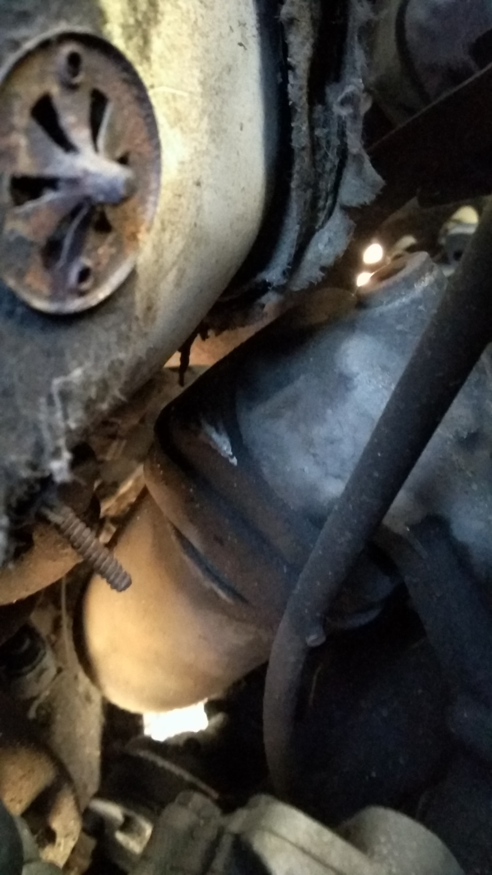 Масло в расширительном бачке Фольксваген транспортер т4 2,4 дизель ...