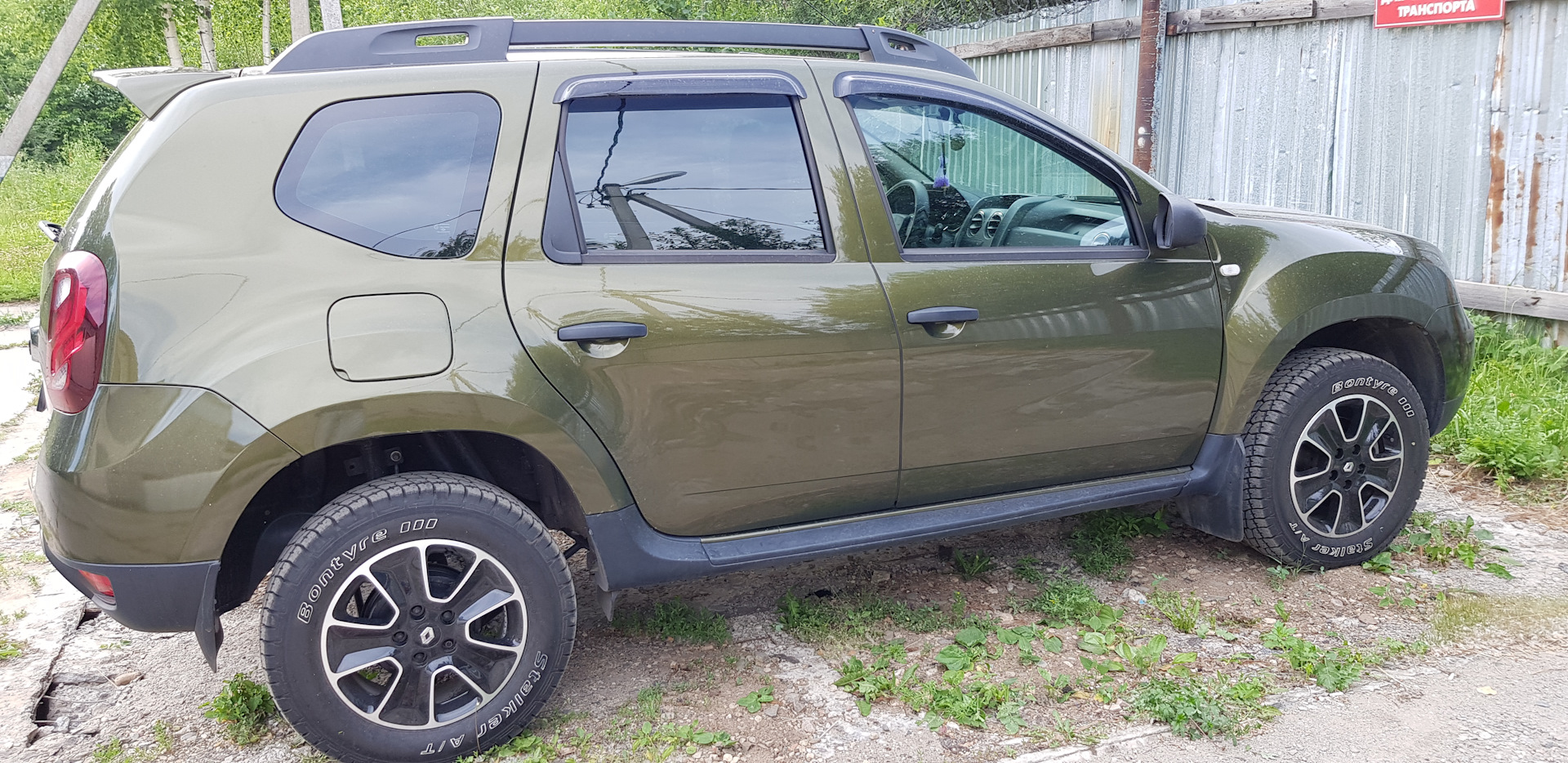 Стекла рено дастер. Спойлер Cross Renault Duster. Спойлер кросс на Рено Дастер. Рено Дастер кросс. Кросс Дастер Дастер спойлер.