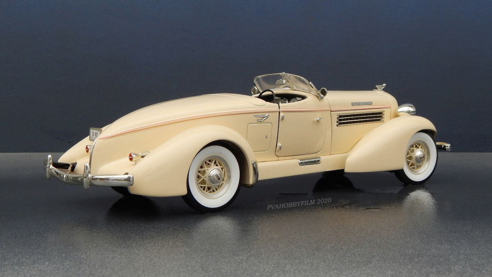 Auburn Boattail Speedster 851, 1935 (1/18 ERTL+AutoWorld