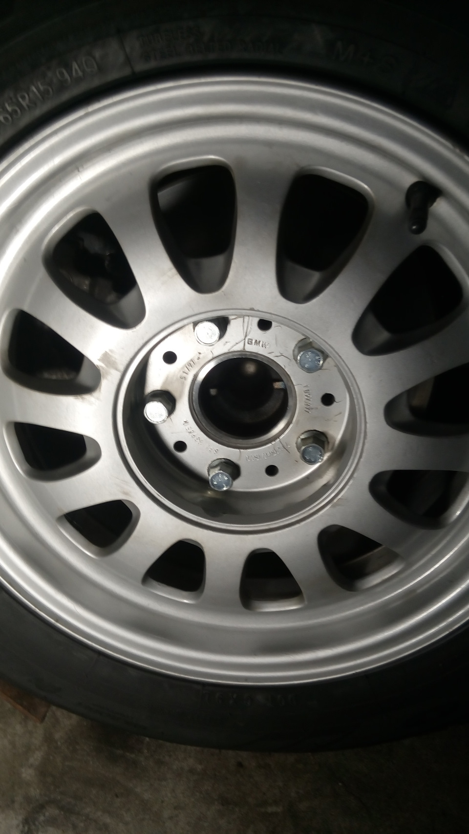 Всё в сборе уже на зимней резине и дисках — BMW 5 series (E39)