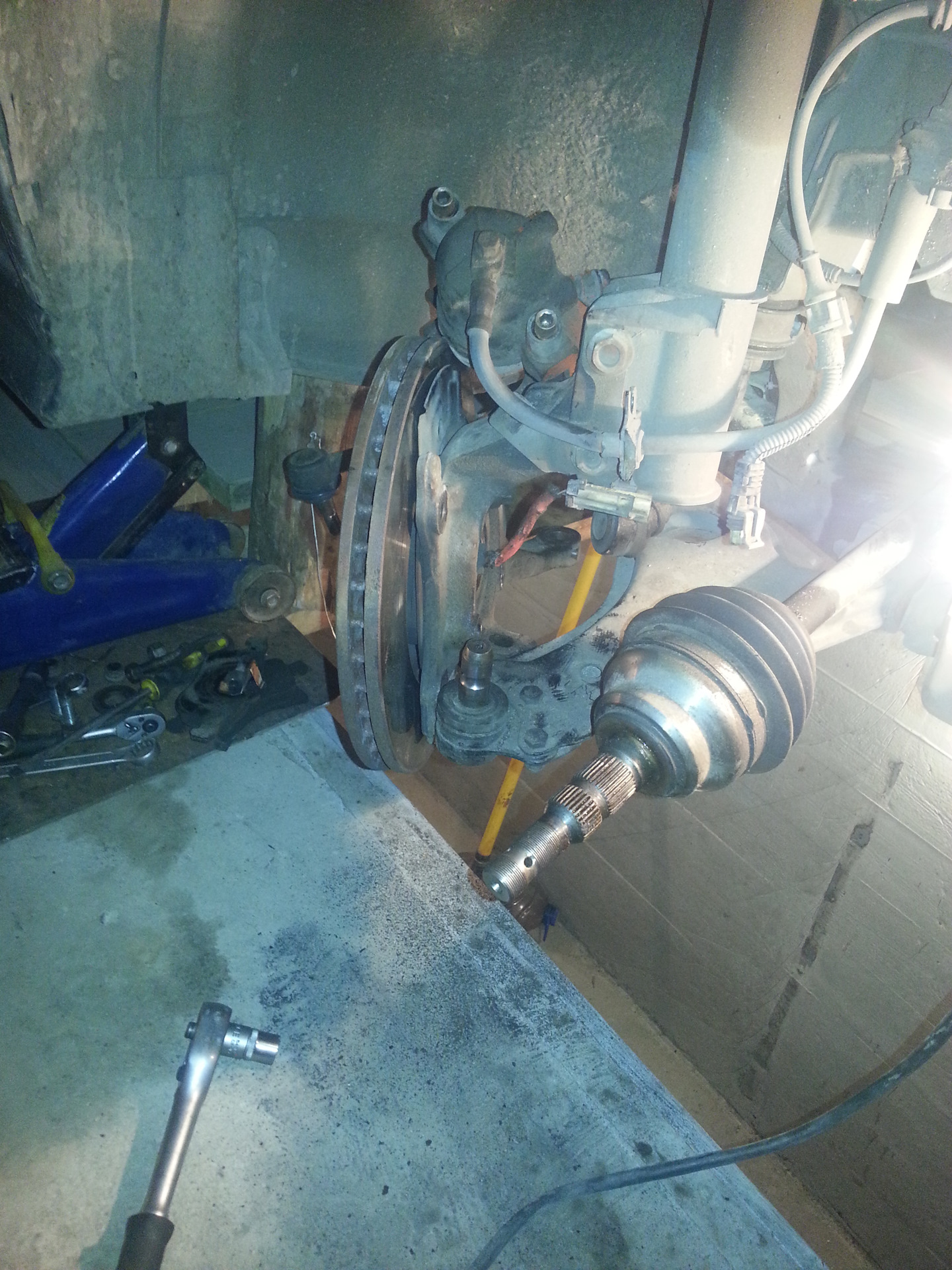 Замена переднего датчика ABS. — DRIVE2