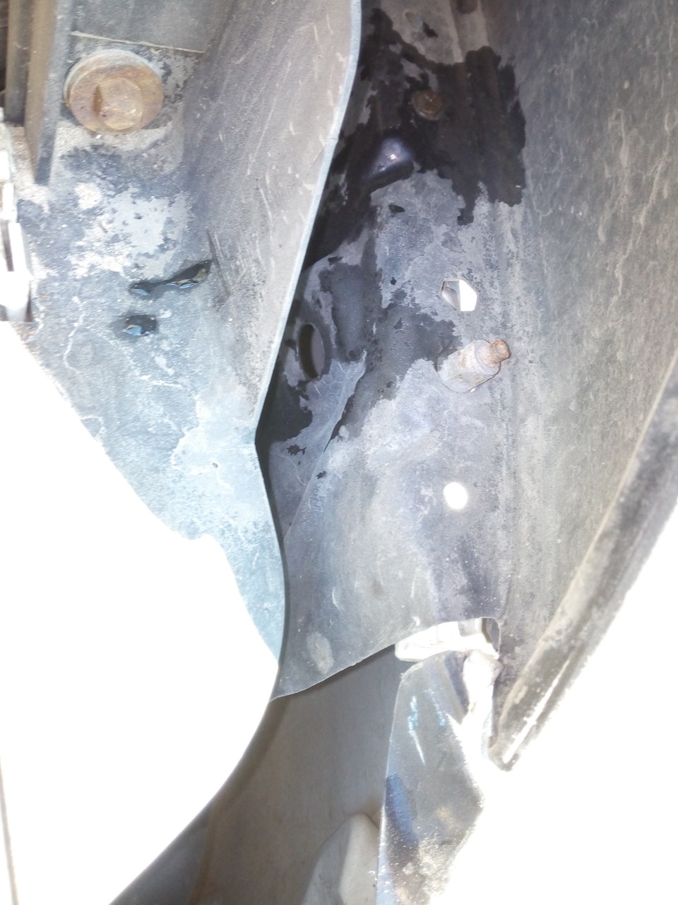 Устранение провисания переднего бампера — Ford Mondeo III, 1,8 л, 2006 ...