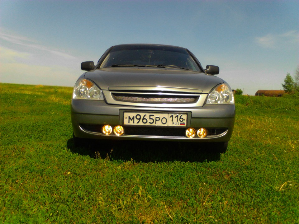 Подключение туманок и замена решетки — Lada Приора хэтчбек, 1,6 л, 2010 ...
