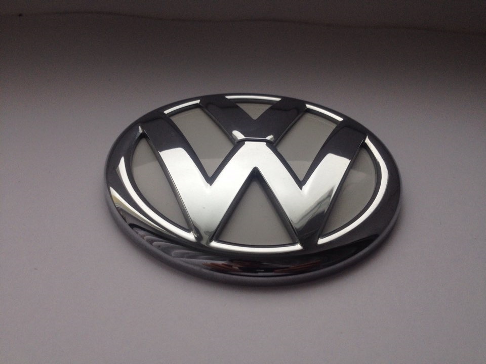 Покраска заднего значка VW+номерок — Volkswagen Jetta VI, 1,6 л, 2012 ...