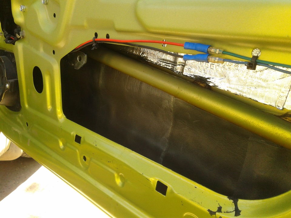 шумка передних дверей — Daewoo Matiz (M100, M150), 0,8 л, 2012 года ...