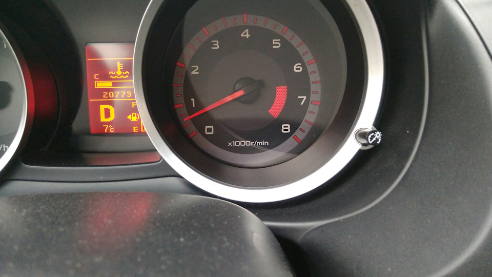 СТРЕЛКА ТАХОМЕТРА НА ПЕРВОМ ДЕЛЕНИИ. — Mitsubishi Lancer X, 1,8 л, 2008 ...