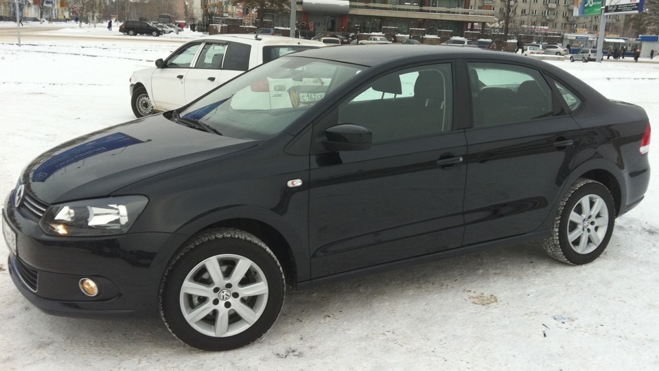 Volkswagen Polo 2015 черный