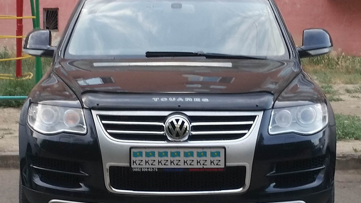 Дефлектор туарег. Дефлектор капота Volkswagen Touareg 3. VW Touareg 2003. Дефлектор капота Туарег GP. Дефлектор капота Volkswagen Touareg 2005.