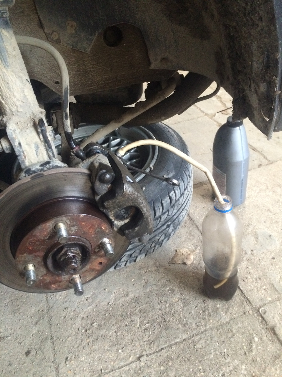 Замена ремкомплекта переднего суппорта — СеАЗ 11113 Ока, 0,8 л., 2006 ...