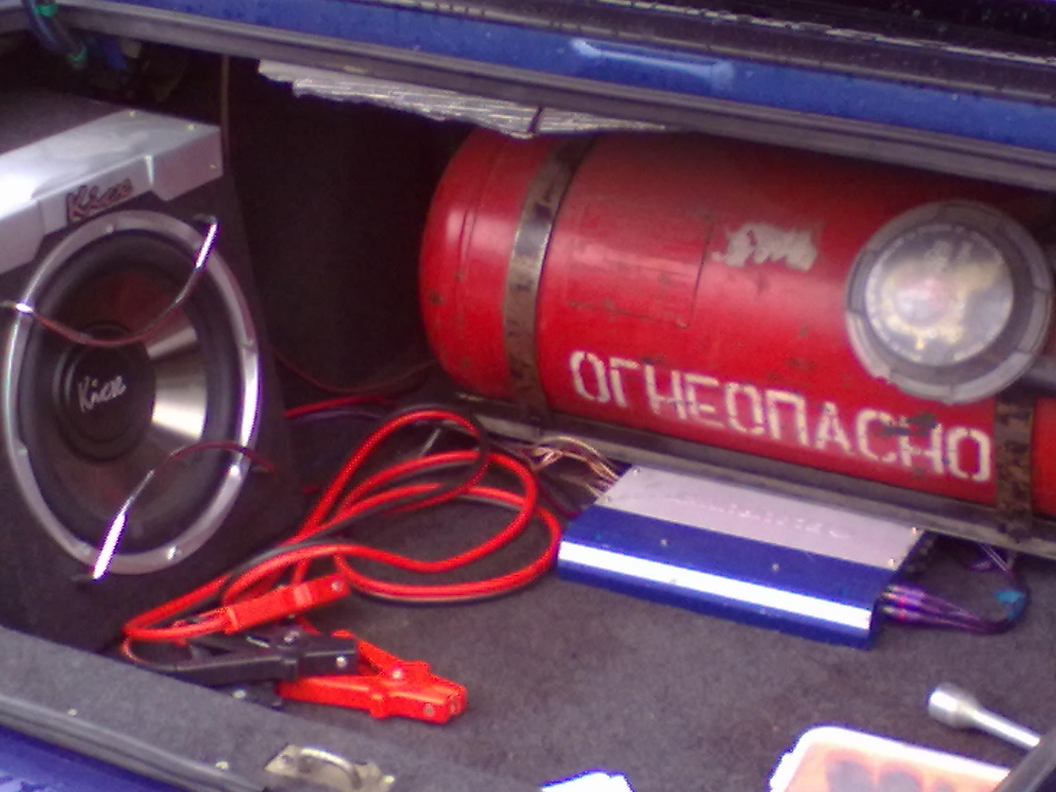 Поменял саб и поставил подиумы под 16 — Lada 2115, 1,5 л, 2003 года ...