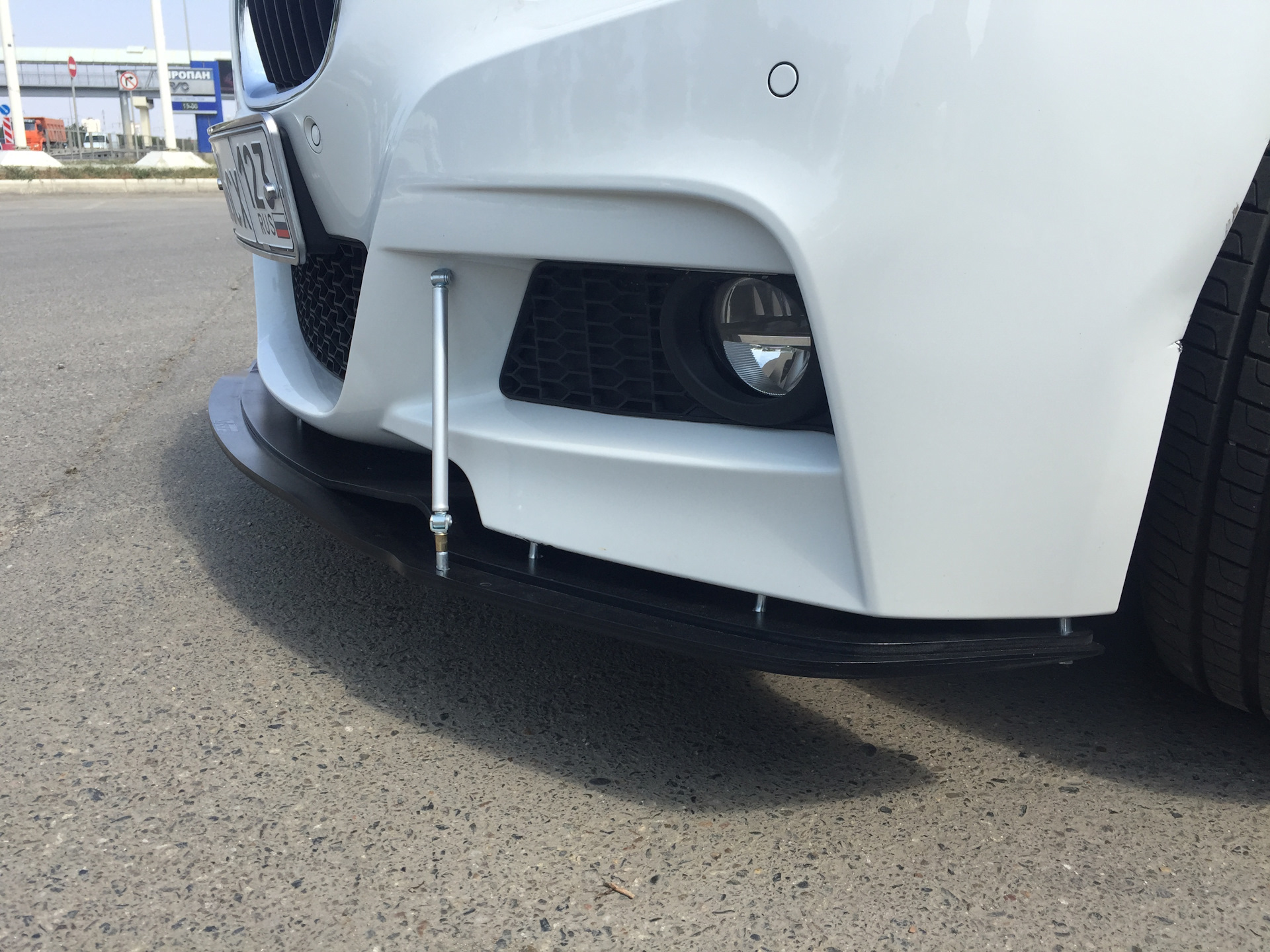 Универсальный сплиттер на паджеро 4. Сплиттер юбка бампера saab 9-3. Передний сплиттер w204. Mitsubishi lancer 9 универсальный сплиттер. Сплиттер барс веста переднего бампера.