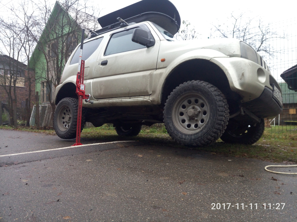 Как домкратить сузуки джимни