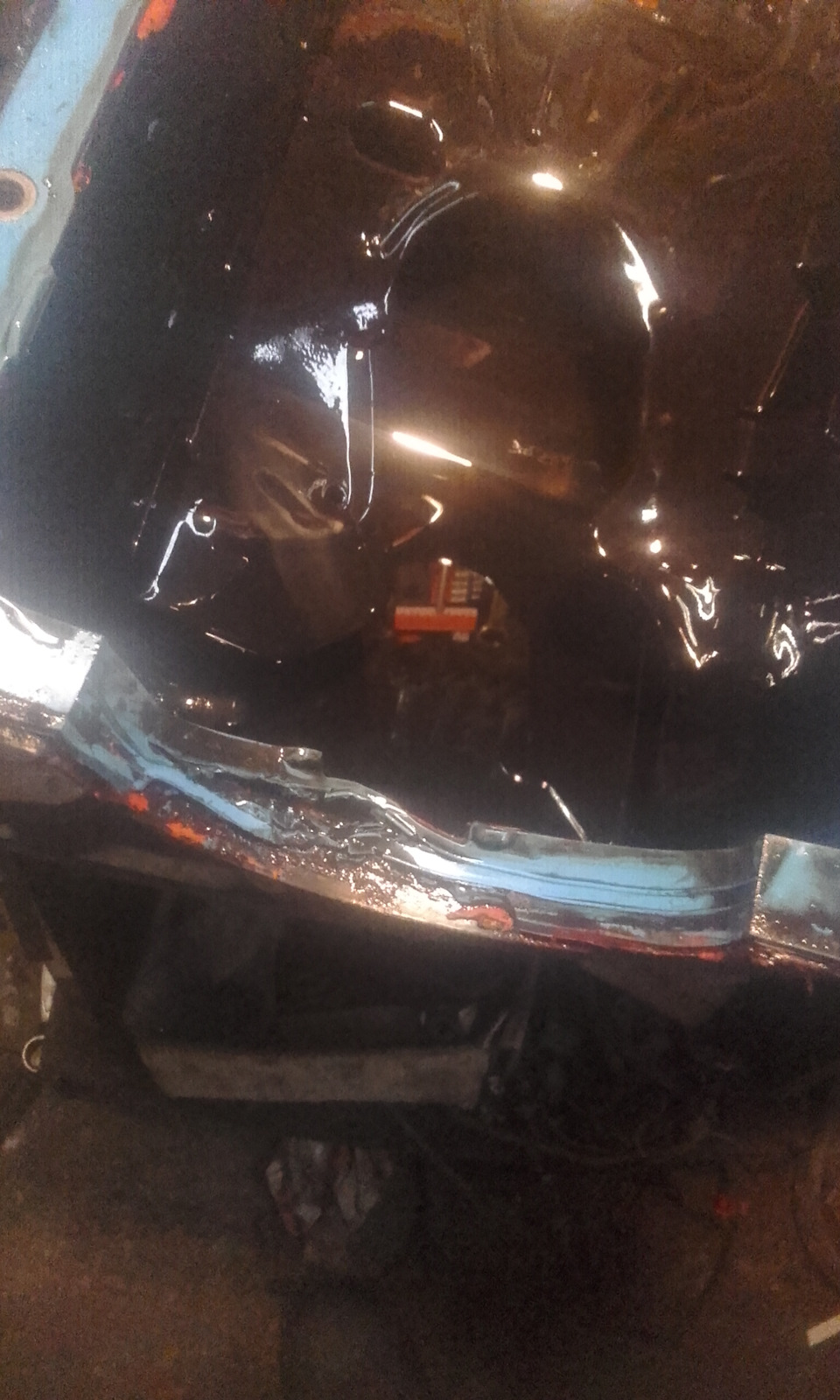 Потекло масло из двигателя — Ford Aerostar, 3 л, 1991 года | поломка ...