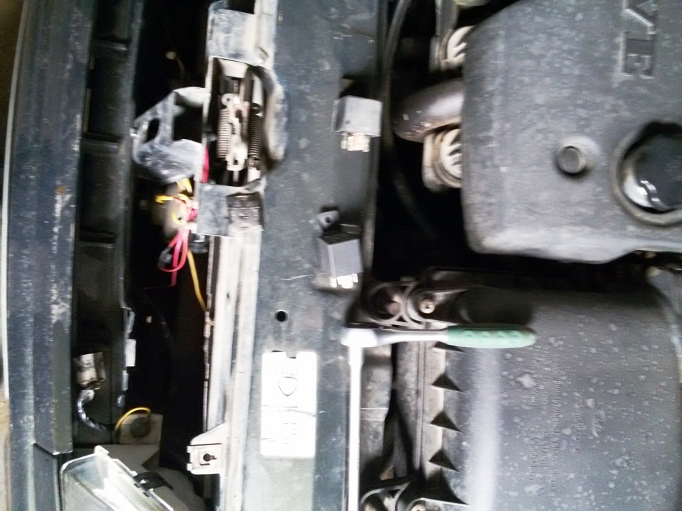 звуковой сигнал ваз 2112. клаксон ваз 2112. реле задних стоп сигналов ваз 2112. контакты для сигнала на руле ваз 2123. гудок на ваз 2112.