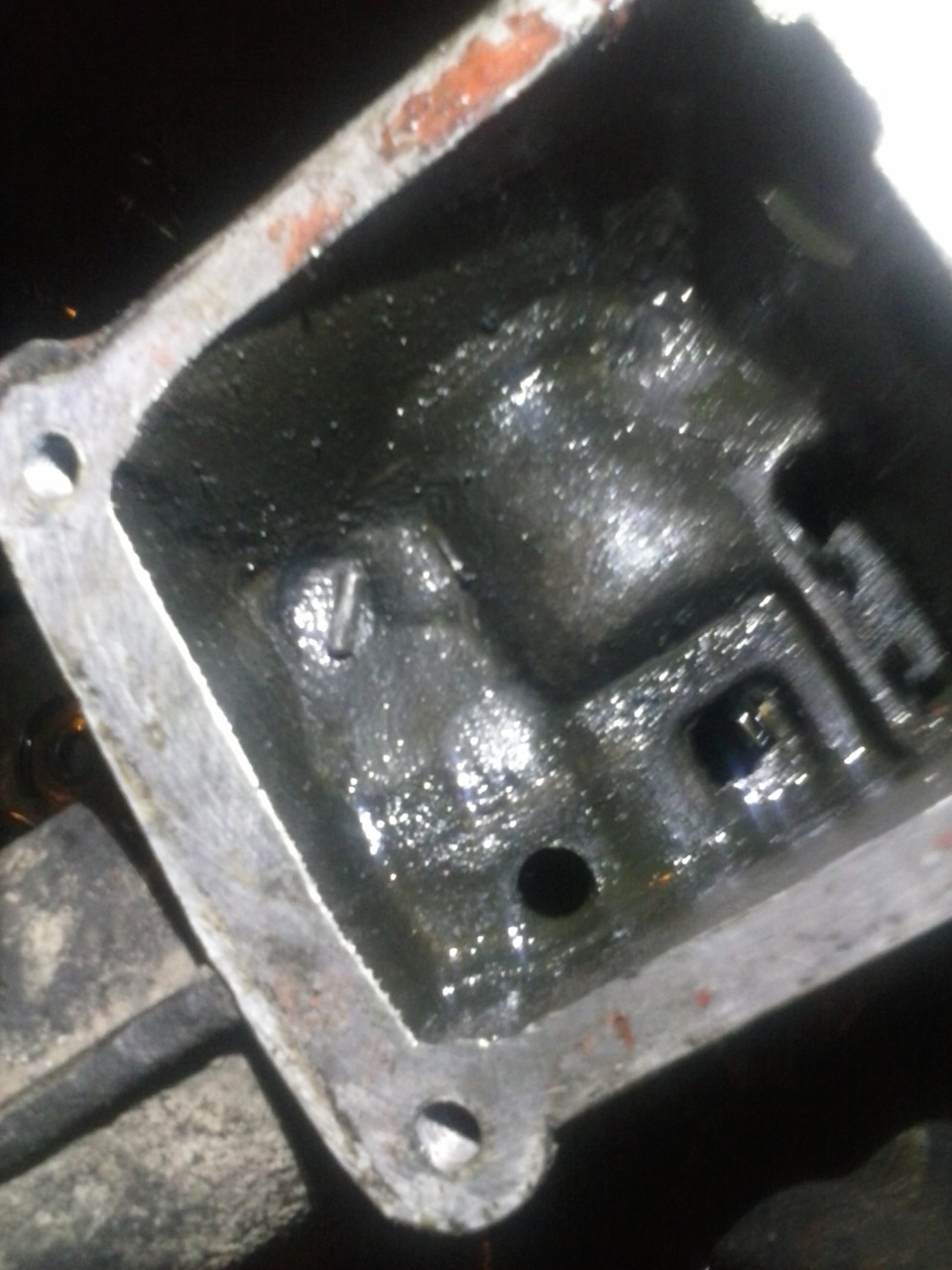 Какая-то хрень (как иголка от подшипника) тут оказалась. Что это так и не выяснил — ГАЗ 3102