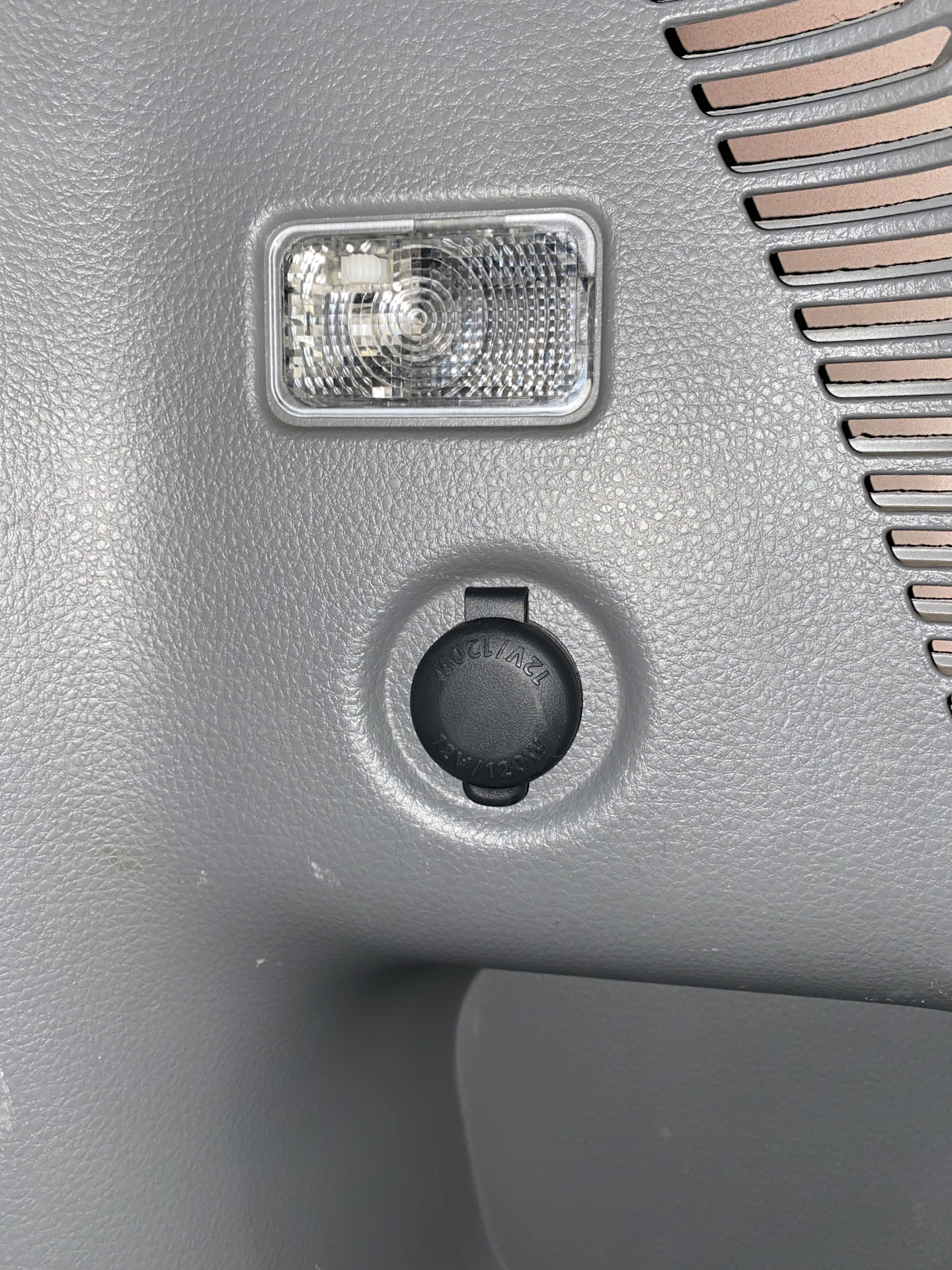 #5 Розетка 12V в багажник — Suzuki SX4 (1G), 1,6 л, 2012 года ...