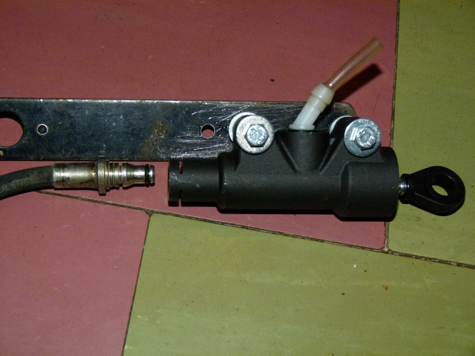 Главный цилиндр сцепления ровер 75 2. Гцс rover 75. Luk цилиндр сцепления главный. Рабочий цилиндр сцепления ровер 75. Цилиндр сцепления ровер 75.