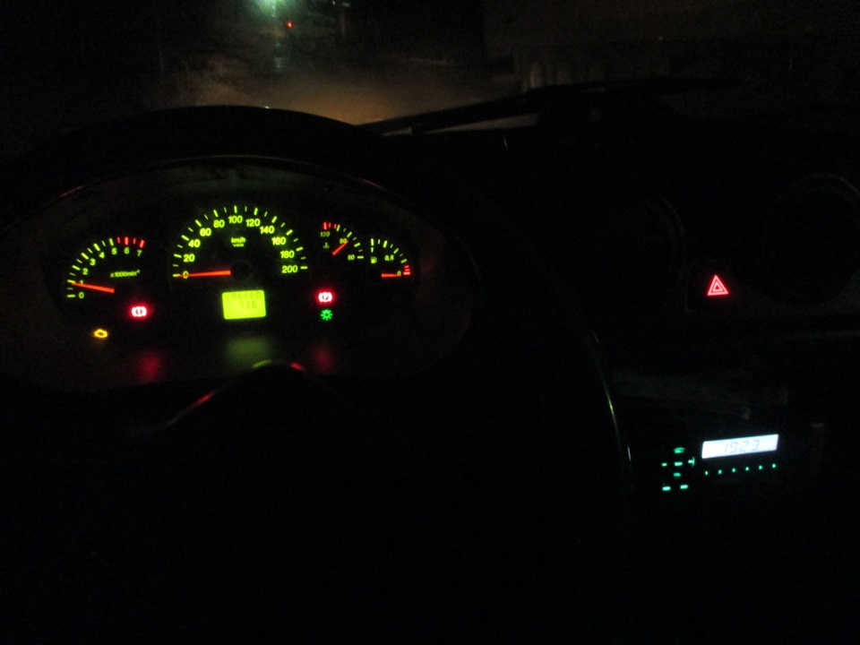 Панель от гранты Ч 2. Щиток приборов и кнопка аварийки. — ИЖ 2715, 1,5 ...