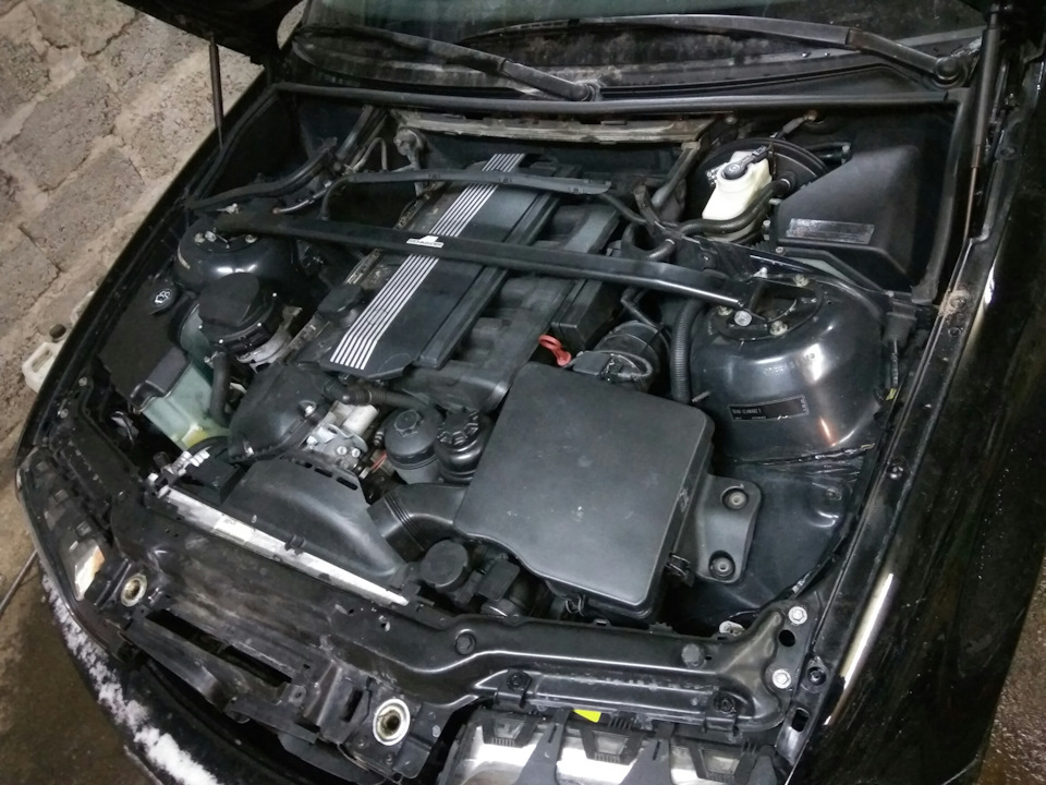 3 бензин. Троит двигатель бмв. Троит двигатель бмв. Троит бмв ф20. Бмв троит.