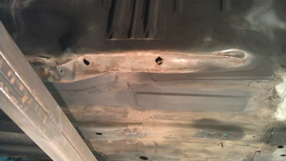 Ребра жесткости автомобиля. Жесткость кузова на кручение мазда 6. Ребро жесткости переднее лансер 10. Ребра жесткости на днище автомобиля. Ребра жесткости авто.