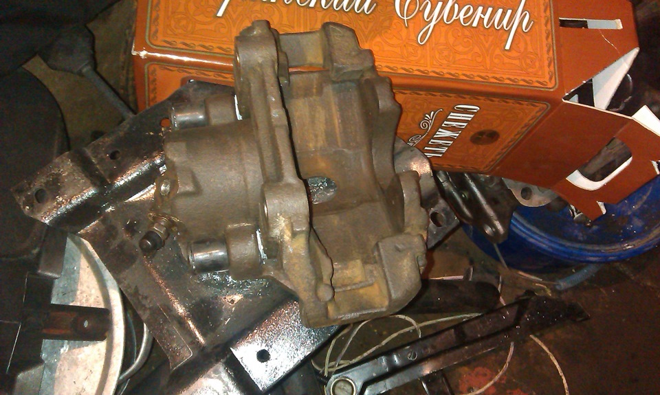 Скрежет при нажатии на педаль тормоза — не беда. — Volkswagen Passat B5 ...