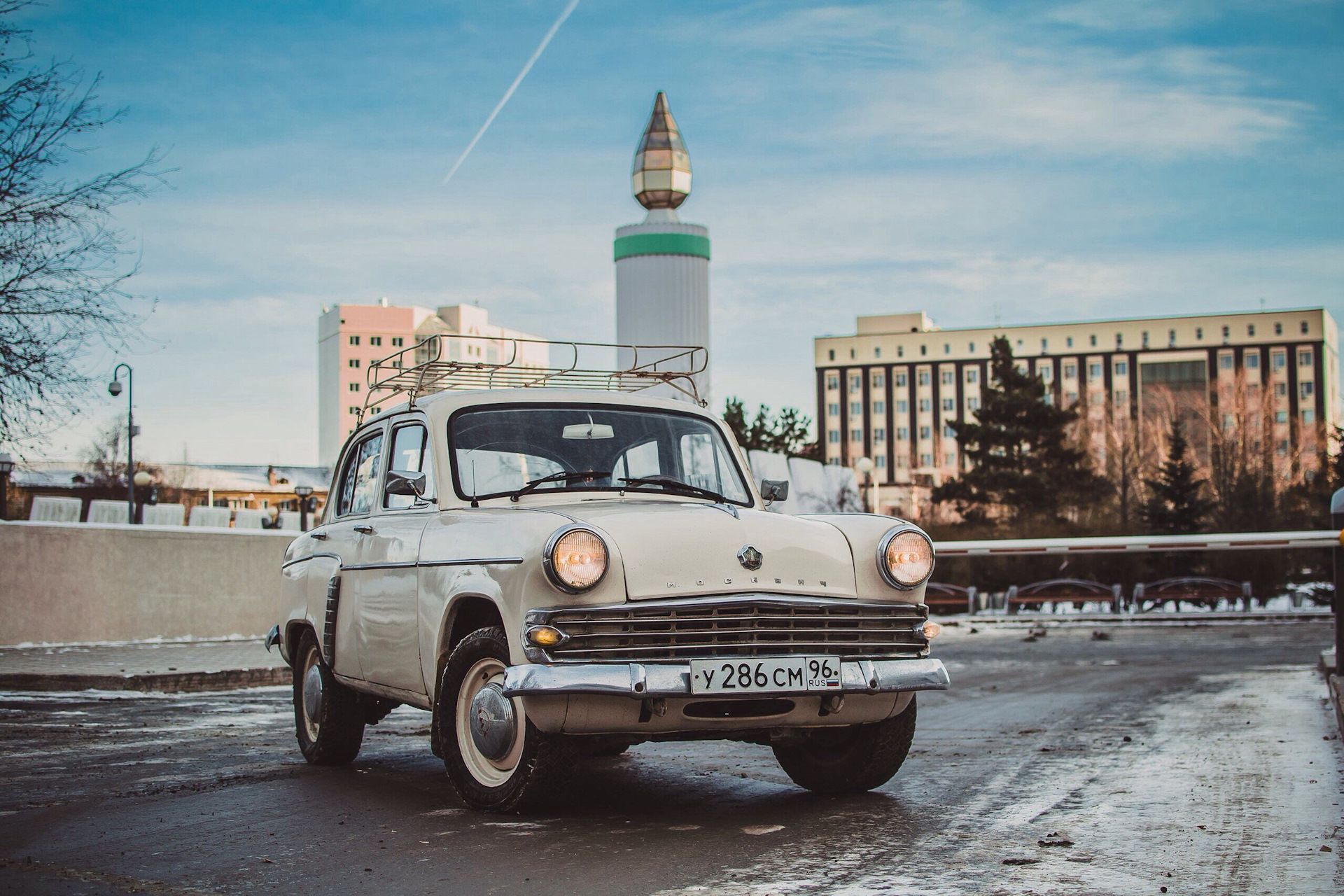 Москвич на москвичах ютуб. Здесь были москвичи.