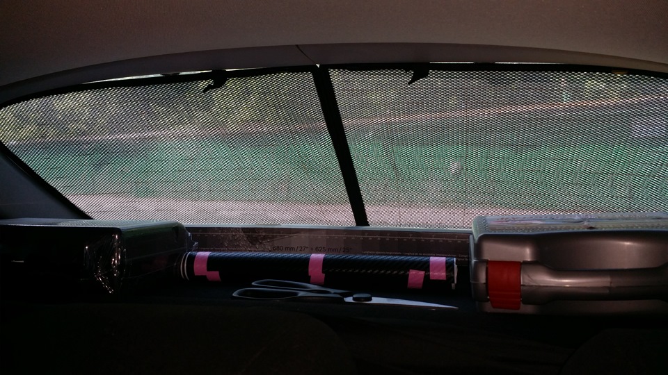Купить шторка заднее стекло. Шторка заднего стекла ВАЗ 2101. Автоматическая шторка на заднее стекло ВАЗ-2107. Шторка на заднее стекло с роликовым механизмом ВАЗ 2107. Volvo 940 шторка заднего стекла.