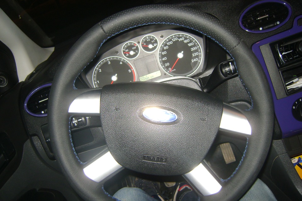 обтяжка руля в кожу — Ford Focus II Hatchback, 1,8 л, 2007 года ...