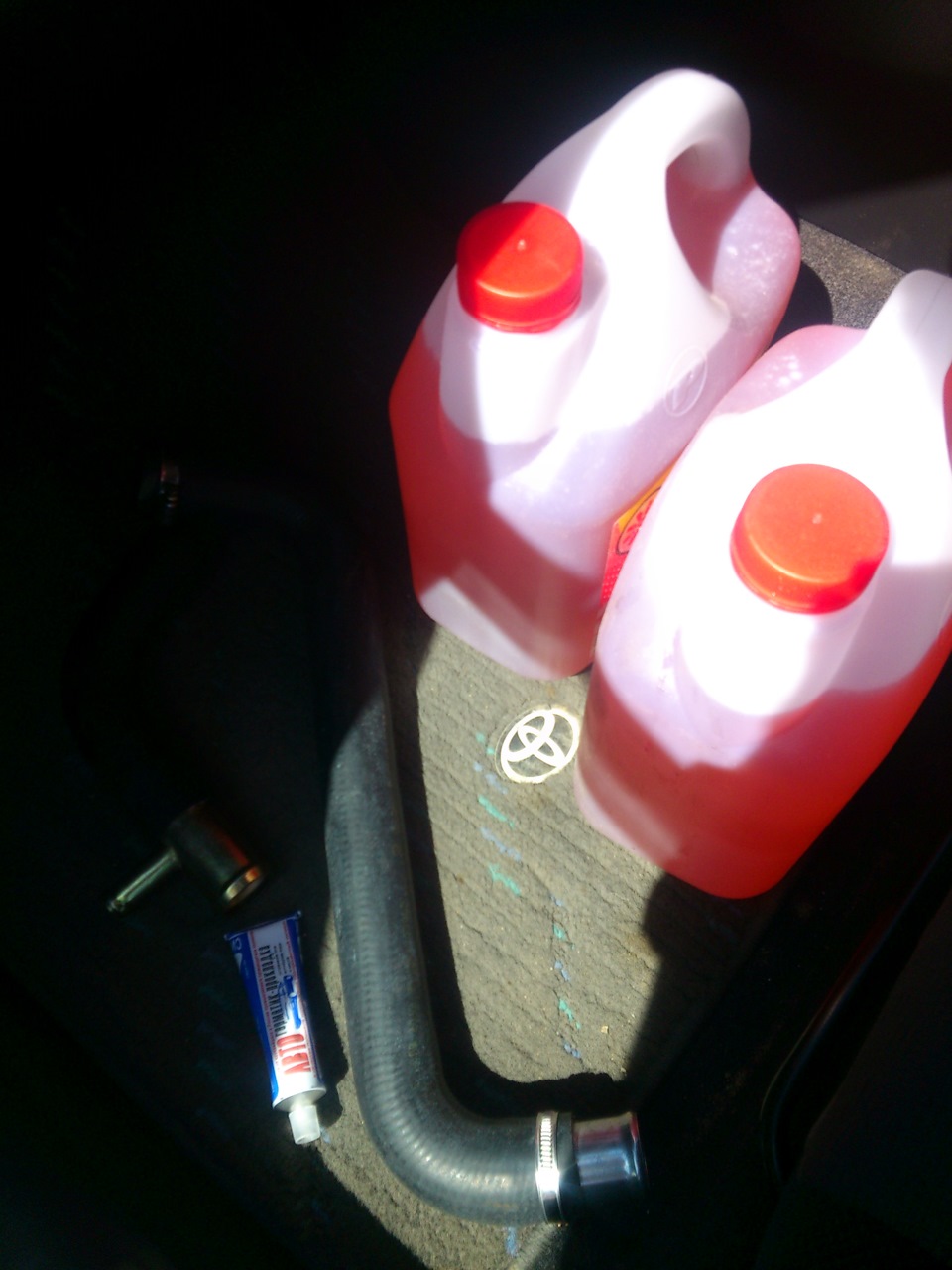 Замена порядком поднадоевшего патрубка системы охлаждения — Toyota ...