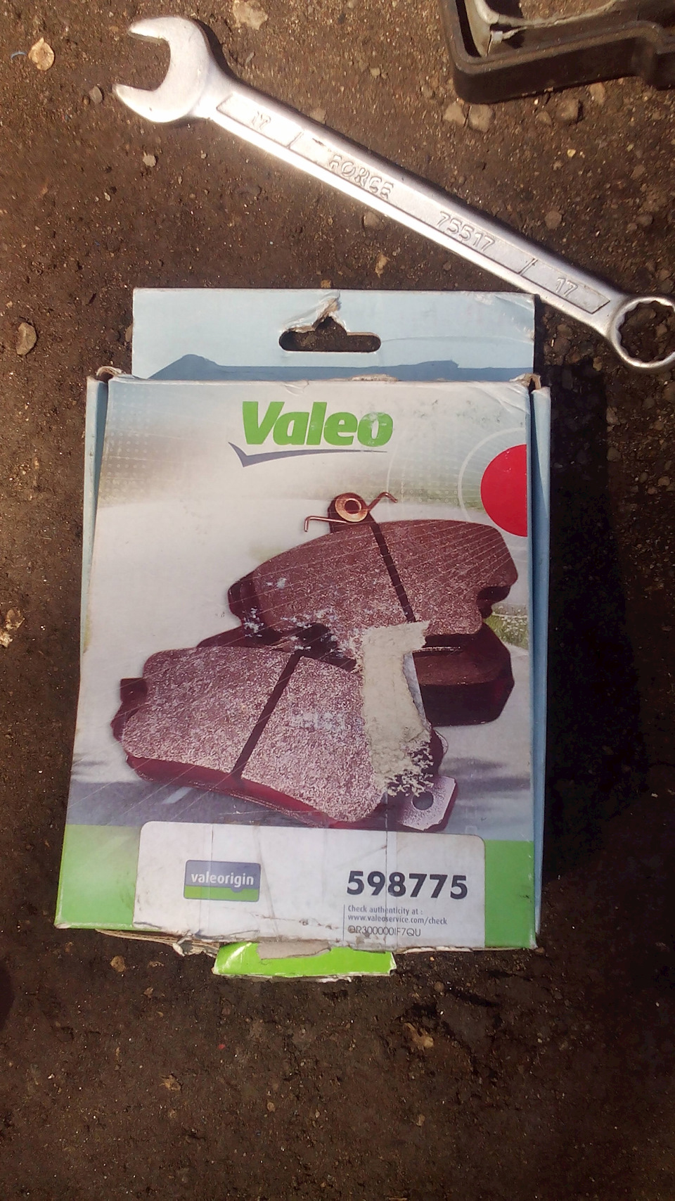 Колодки "Валя" — Renault Logan (1G), 1,6 л, 2006 года | расходники | DRIVE2