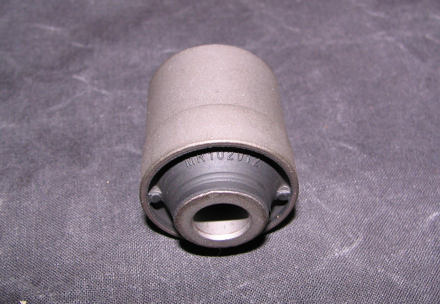 Сайлентблок mitsubishi. Сайлентблок RBI m25cs901s. Mitsubishi mr197915. Mr197915. RBI m25v45e сайлентблок.