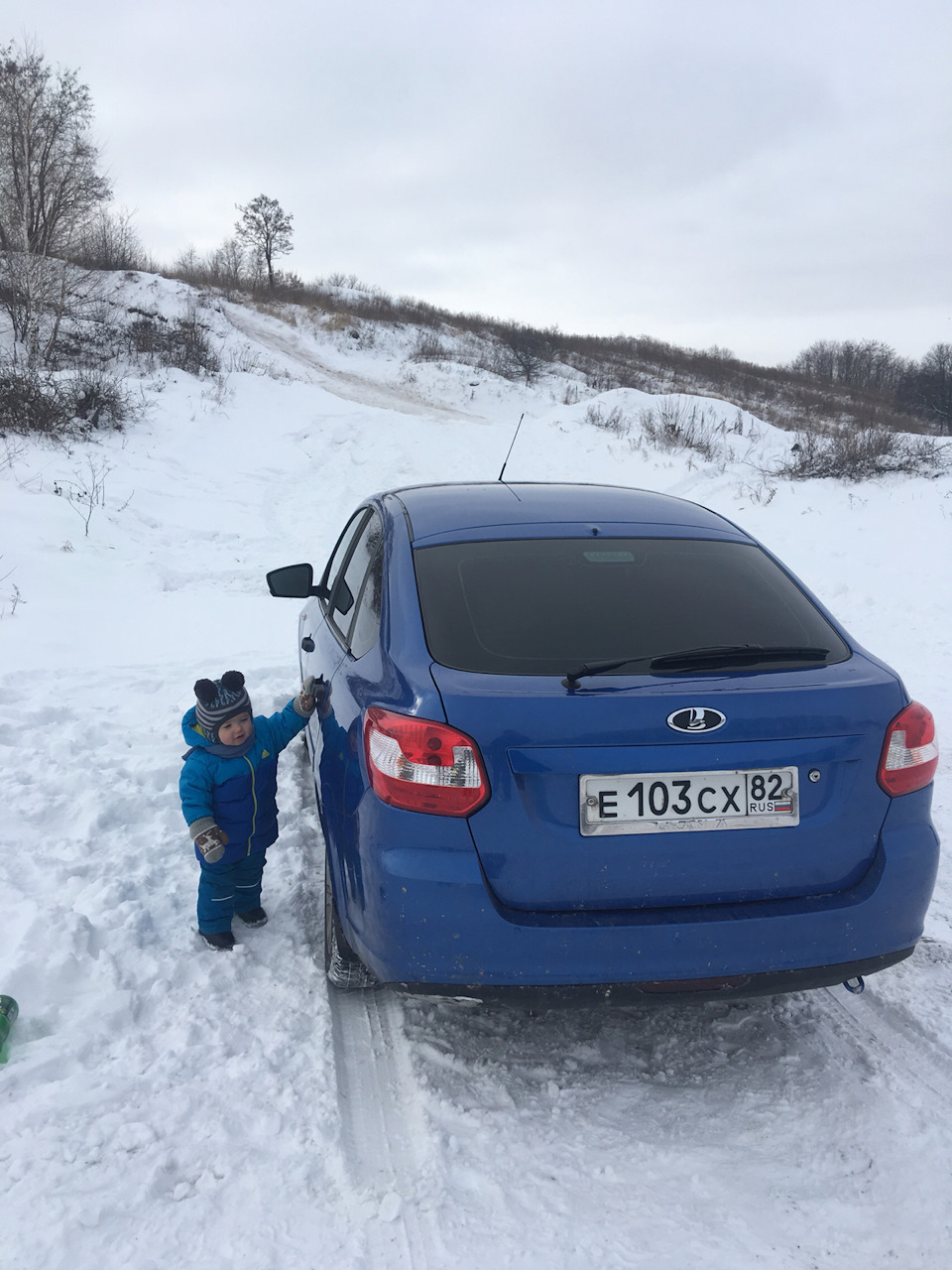 Лада Гранта лифтбек голубая Планета